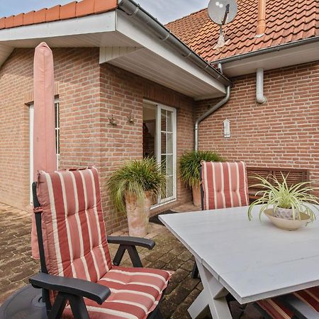 Enticing Holiday Home In Oldenburg With Garden Near Sea Dannau Esterno foto