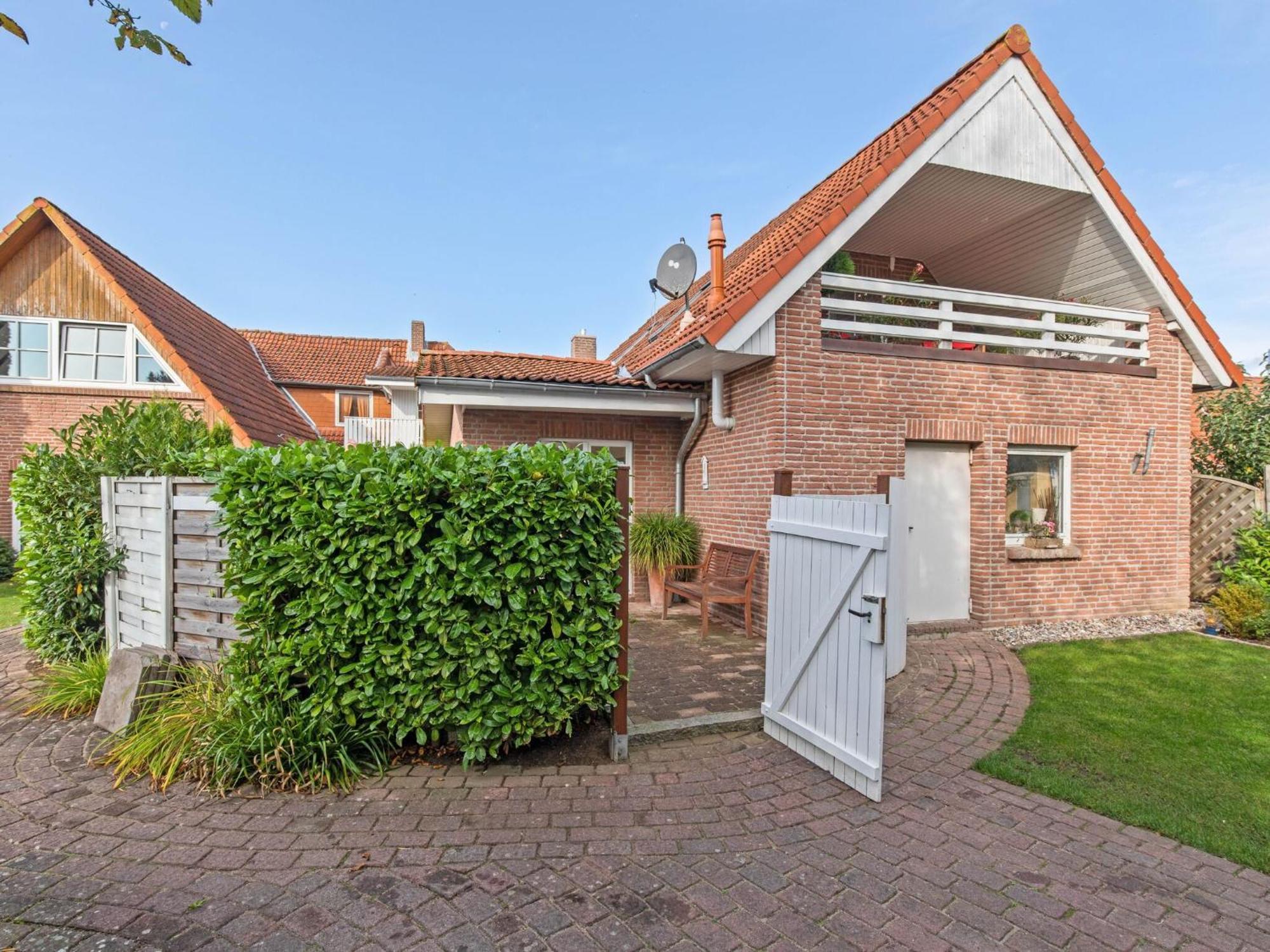 Enticing Holiday Home In Oldenburg With Garden Near Sea Dannau Esterno foto