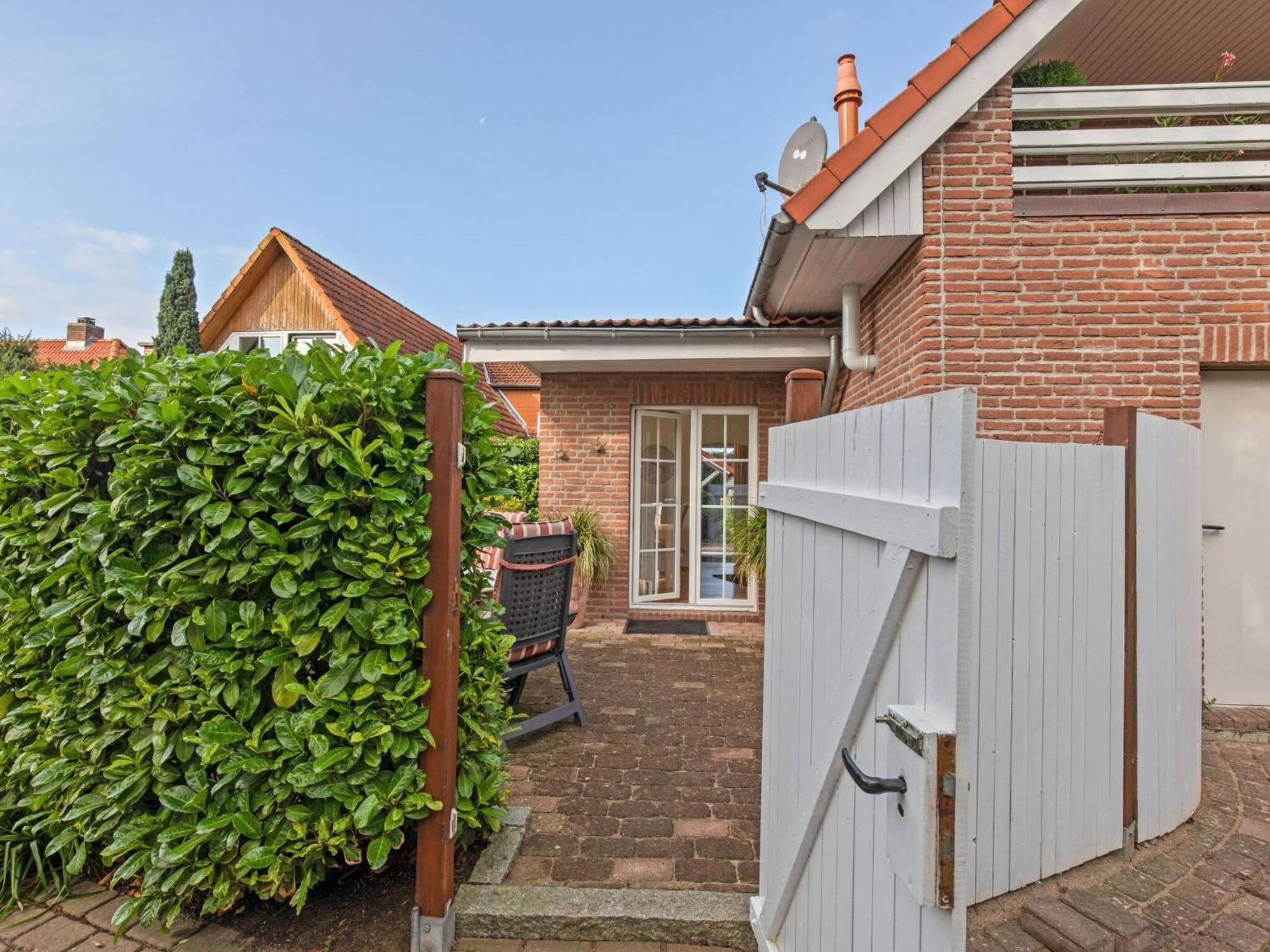 Enticing Holiday Home In Oldenburg With Garden Near Sea Dannau Esterno foto